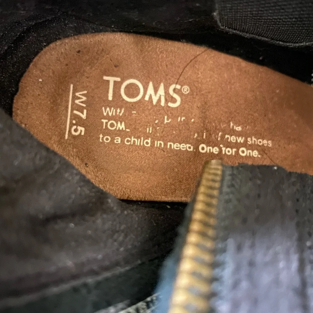 Toms wooden heeled wedges with toe show. Super cute high-end for a night…